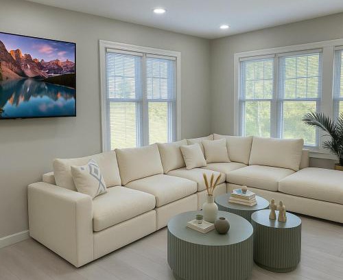 East Shore Casa | Family Home Pool HotTub Near Lighthouse Point Park