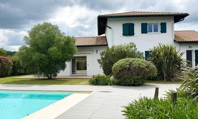 Jatxou Casa | FAMILY HOME POOL HOUSE BETWEEN SEA AND MOUNTAINS