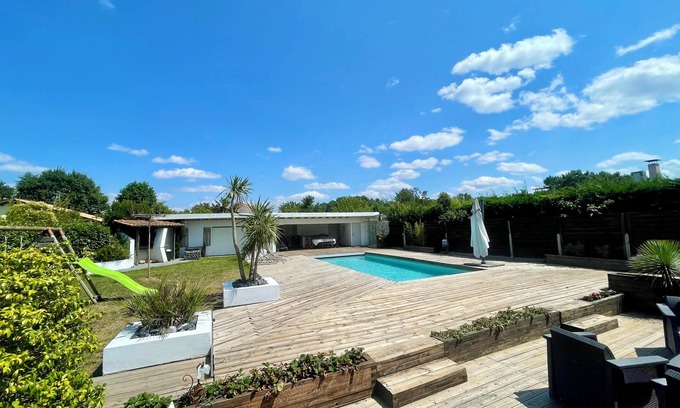 Eysines Casa | Family home - Sleeps 10 - Heated pool - Air conditioning