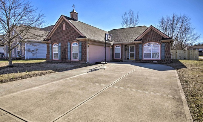 Camby Casa | Family Home w/ Yard ~ 15 Mi to Downtown!