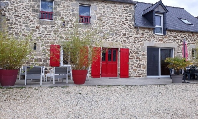 Plorec-sur-Arguenon Casa | Casa familiar y antigua panadería renovada