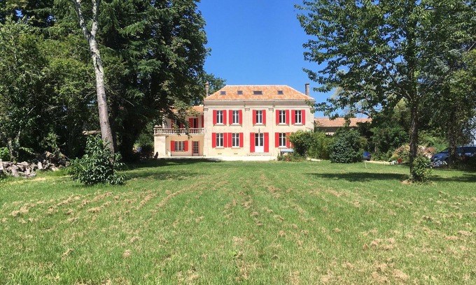 Lorignac Casa | Casa familiar en el corazón de su viñedo.