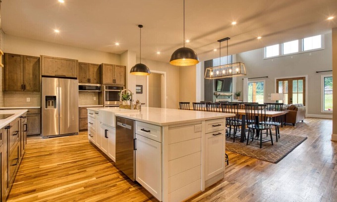 Johnson City Casa | Family House on Watauga River
