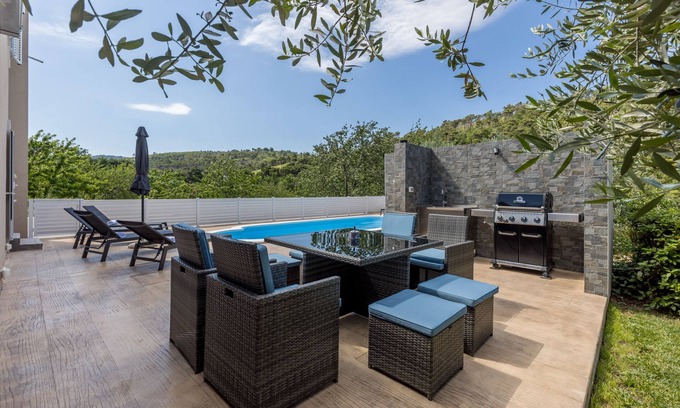 Srinjine Casa | Family house -Villa with heated pool and big garden