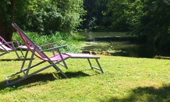 Azay-le-Rideau Casa | Casa de la familia con un gran jardín en la orilla del río