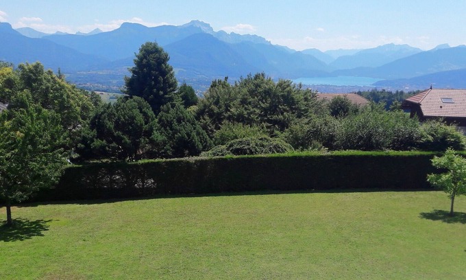 Pringy Casa | Family House with a view on Annecy Lake nad mountains
