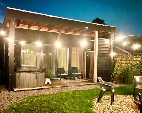 Vijfhuizen Casa | Family house with garden & jacuzzi & sauna near Amsterdam