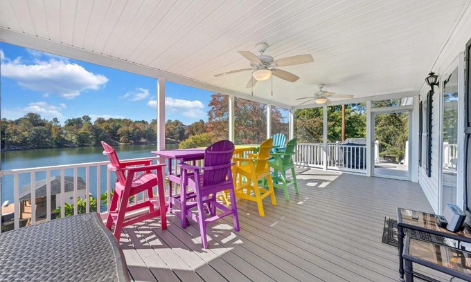 Moneta Casa | Family Lake Retreat with Screened Deck!