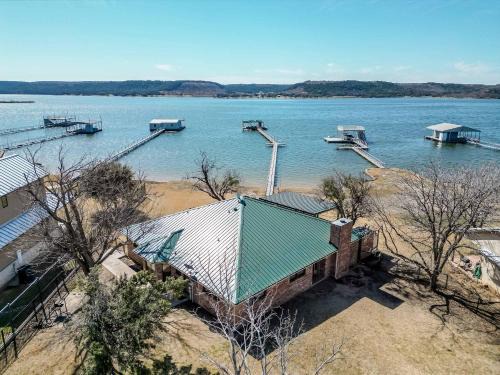 Graham Casa | Family Lakefront Home with Large Porch
