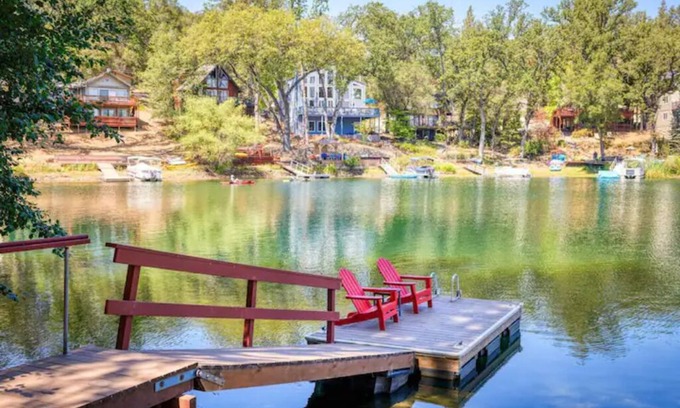 Fort Walton Beach - Destin Cabina | Family Lakehouse w/ Private Dock & Swim!