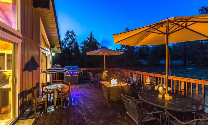Mariposa Cabina | Yosemite Pines Lodge, Large LuxurIous Lodge, ¡un maravilloso retiro familiar!