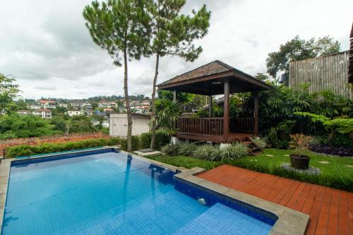 Bandung Villa | Family Only Pool & Mountain View Modern Bamboo Villa - De Reiz Ethnic Syariah