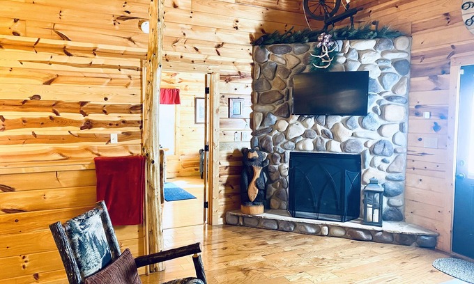Pigeon Forge Cabina | Cabina impresionante para familias, construido en 2015, para 8 personas