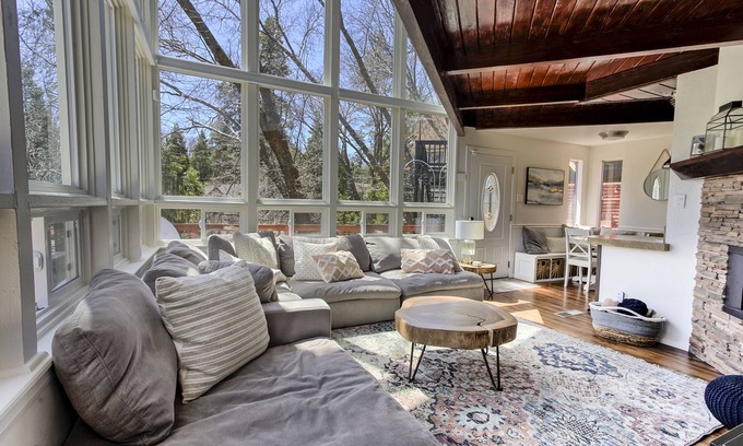 Cedar Glen Cabina | Family & Pet Friendly Cabin w/ AC in Lake Arrowhead - Midweek Stay 3, Pay 2 Deal