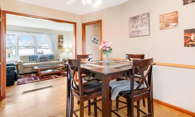 Eagan Casa | Family, Play or Work-Friendly Stay + Fenced-Yard & Free-parking!!