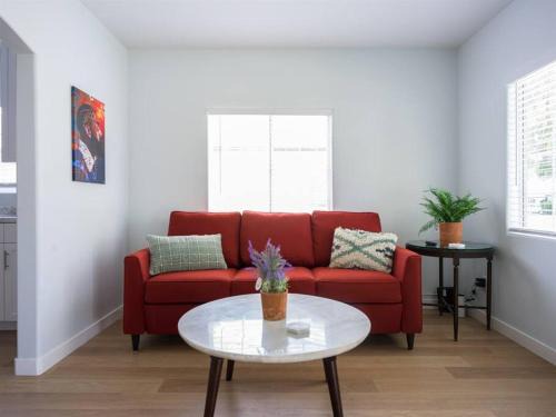 Fullerton Apartamento | Family Renovated Home, Netflix, AC, WD, Putt Putt