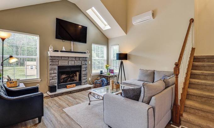 Long Pond Casa | Family Retreat w/ 2 Game Rooms & Deck in Long Pond