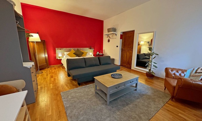 Lugo Apartamento | Family room Melograno's colors
