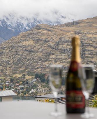 Queenstown Casa | Family Size Holiday Home With Remarkable Views & Sauna, Close to Town