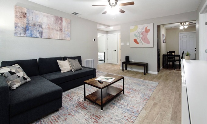 Cedar Crest Casa | Family-sized 3-BR Home by Downtown Dallas & Art District