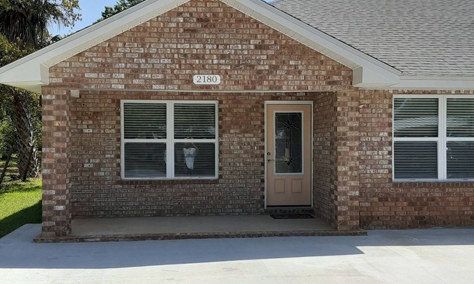 Navarre Apartamento | Family-sized Apartment, ten minutes to Navarre Beach.