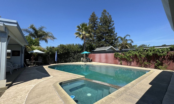 Atwater Casa | Family Sized home w/Pool, Pool table, ping pong & darts in a central location!