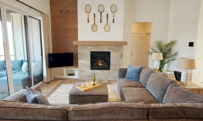 Vernon Casa | Family Sized Modern Farmhouse Luxury w/ Golf Course Views. Pet-Friendly!
