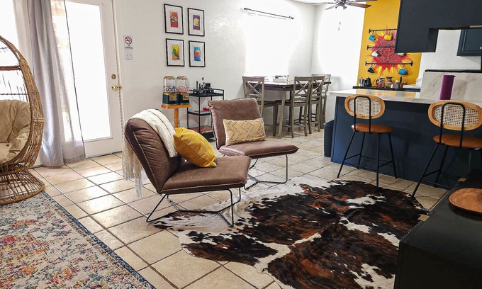 Haltom City Casa | Family Sized, Modern 3 bd & 2b House - Central & Close to Downtown!