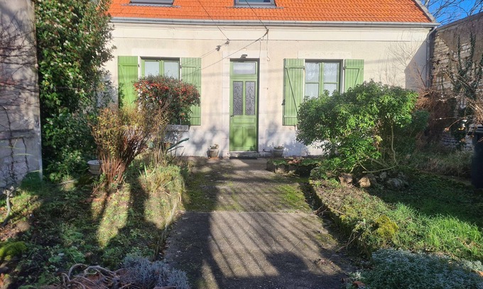 Chateauroux Cama Y Desayuno | Suite familiar con 2 dormitorios, salón y desayuno en Châteauroux