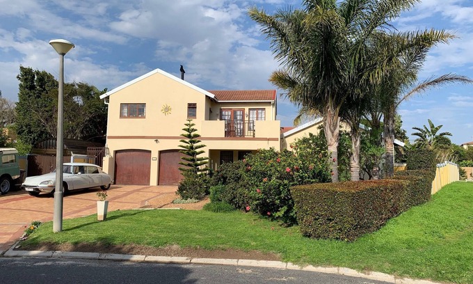 Bloubergstrand Casa | Family Vacation Home and company employee accommodations in Capetown