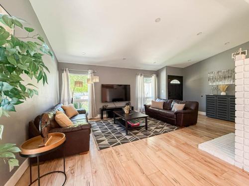 Calabasas Casa | Family Vacation Spot - 4BR Home - FB - Cal