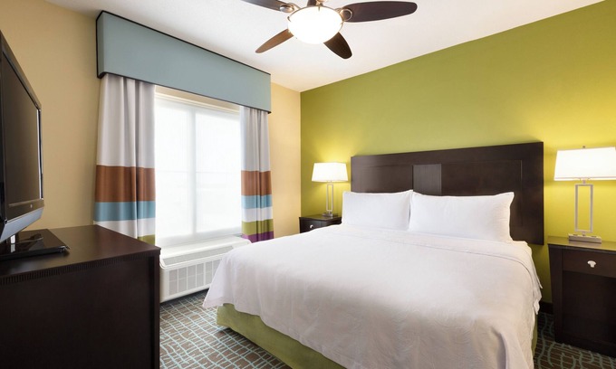 Biggar Hotel | Family Vacay! 3 Spacious Units w/Kitchen, Pool