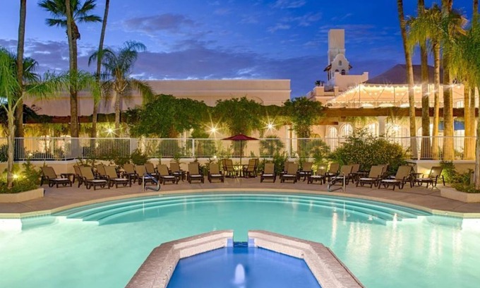Downtown Complejo | Family Vacay! Three Comfy Units, Pool, Restaurant