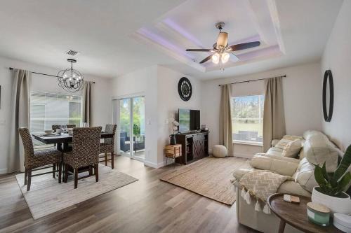 Oakland Hills Casa | Family Villa King Bed, 3 bedrooms 2baths, 7 guests, Close to Beaches, Golfing, Fishing