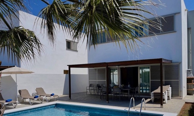 Cala'n Bosch Villa | VILLA FAMILIAR CON 4 HABITACIONES, PISCINA PRIVADA