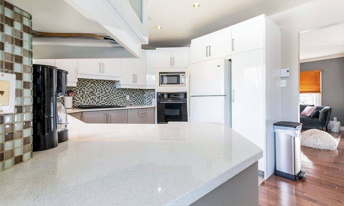 Brossard Casa | Fancy 4BDR near DT free parking