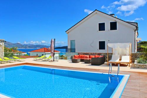 Drace Apartamento | Fancy Apartments Kula - One-Bedroom Apartment with Terrace/Ground Floor