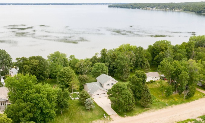 Alexandria Casa | Fantastic 3 bed, 2 bath Lake Miltona Home near famed sandbar. Sleeps 10. Lic2114