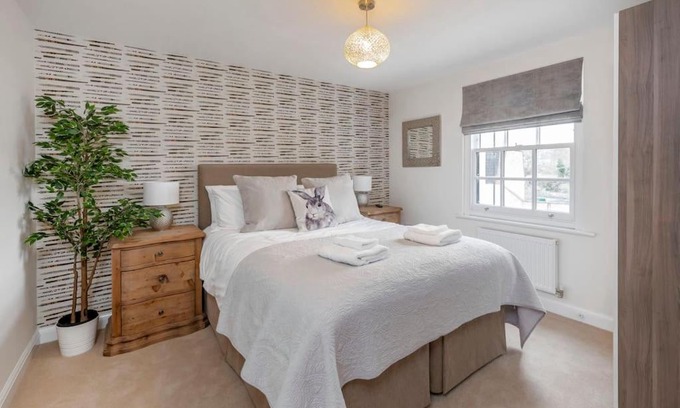 Bath Casa | Fantastic 3-bed house with parking