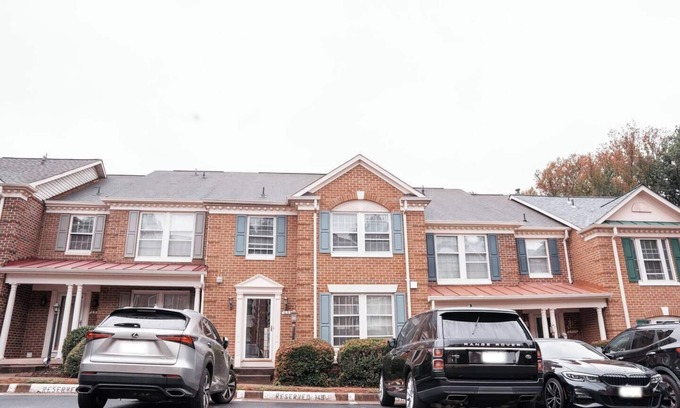 Springfield Casa | Fantastic 3-bedroom townhome with in Springfield
