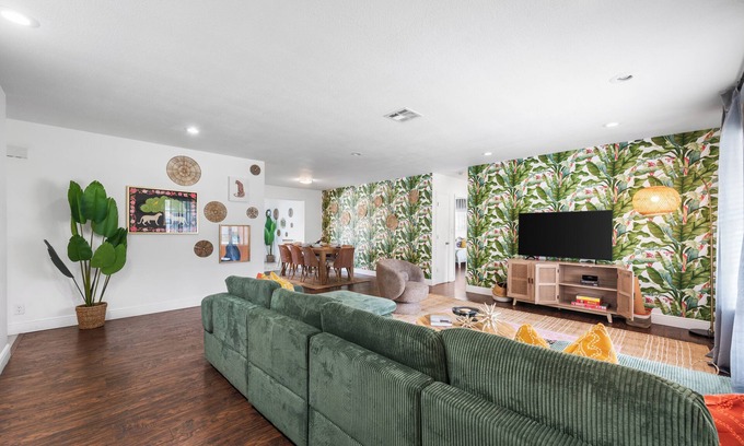 Imperial Point Casa | Fantastic 3BR2BA Heated Pool+Games 2Miles To Beach