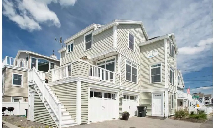 Wells Beach Casa | Fantastic Beach House! 4 bedroom across the Ocean.
