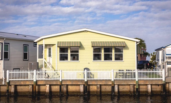Hutchinson Island South Cabaña | Fantastic Canal front cottage with ocean access