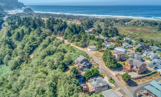 Neskowin Casa | Fantastic Custom Ocean-View Home Near Neskowin has Deck, Spa Tub, Hot Tub!