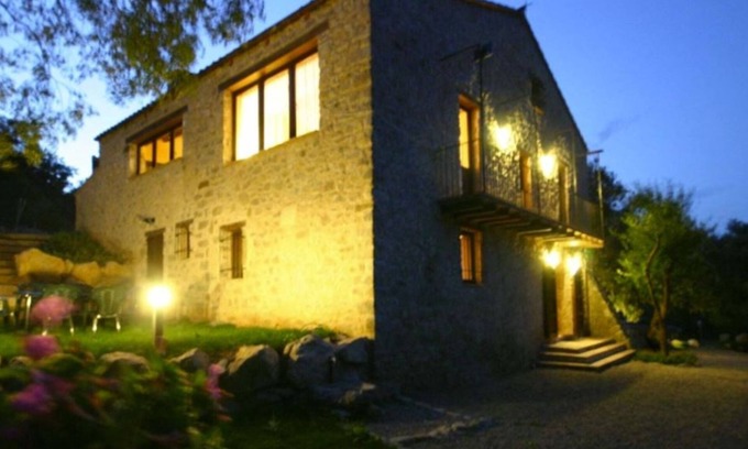 Les Planes d'Hostoles Casa | Fantástica casa rural " El Bosqueró "