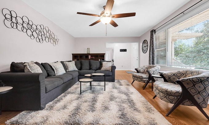 Warner Robins Casa | Fantastic for Extended Stays & Work Crews- 10 beds, 5 bedrooms, 2.5 baths