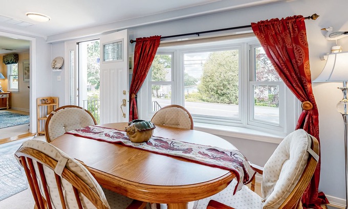 Buzzards Bay Casa | Fantastic getaway near the bay with large yard, fast WiFi, central AC & W/D