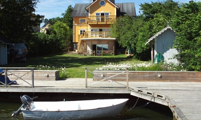 Vaxholm Apartamento | Fantastic holiday home right by the sea on Vaxholm