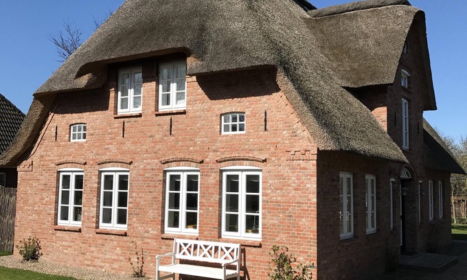 Oldsum Casa | Fantástica casa de vacaciones con techo de paja en Föhr