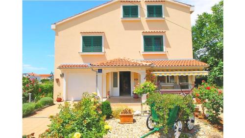 Vrsi Apartamento | Fantastic holiday with small children - 200m from beach